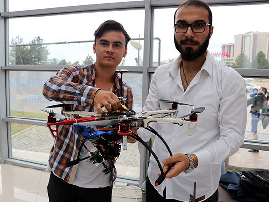 Üniversite öğrencilerinden 3D yazıcıyla "yerli drone"